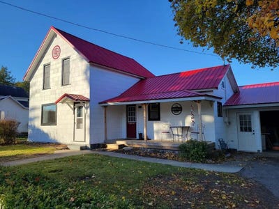 /international/us/324-cleveland-avenue-cheboygan-mi-110108119242/