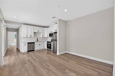 /international/us/8412-burnet-avenue-north-hills-ca-110106563630/