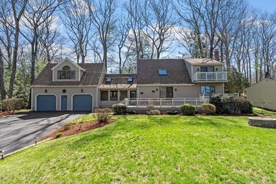 /international/us/38-noel-drive-ashburnham-ma-110107632738/