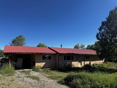 /international/us/227-victor-court-taos-nm-110120625820/