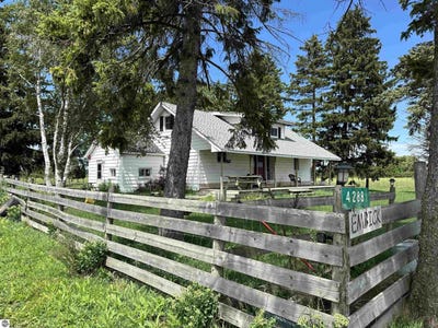 /international/us/4288-arenac-state-road-standish-mi-110101201436/