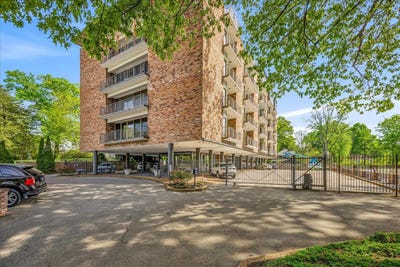 /international/us/2195-poplar-ave-memphis-tn-110107232597/