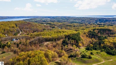 /international/us/00-s-cottonwood-drive-traverse-city-mi-110108226236/