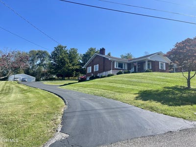 /international/us/237-woodland-drive-lebanon-va-110120455375/