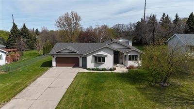 /international/us/126-w-hilltop-drive-fergus-falls-mn-110108075318/