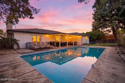 /international/us/1209-s-37th-ave-yakima-wa-110108027215/