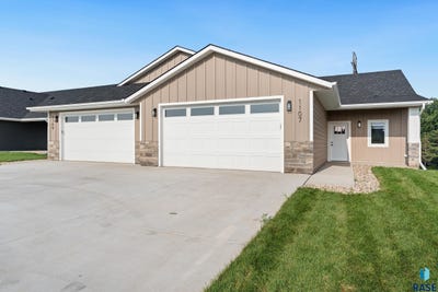 /international/us/1107-s-foss-ave-sioux-falls-sd-110108257483/
