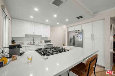 /international/us/18333-hatteras-st-tarzana-ca-110108166860/