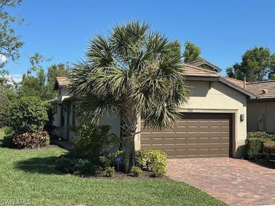/international/us/7658-jacaranda-naples-fl-110097859459/