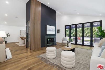 /international/us/5900-nita-ave-woodland-hills-ca-110107539410/