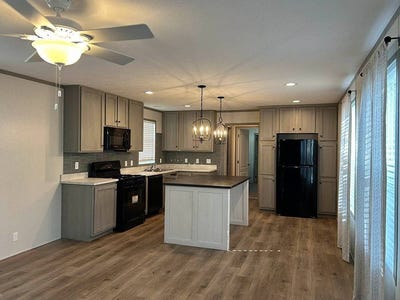 /international/us/108-woodmoor-court-leavenworth-ks-110099686372/