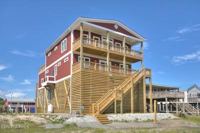 /international/us/4019-e-beach-drive-oak-island-nc-110106240561/
