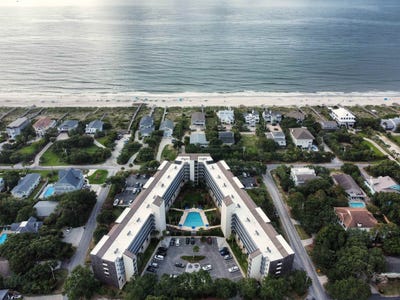 /international/us/423-parker-dr-pawleys-island-sc-110108499152/