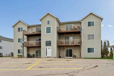 /international/us/409-james-blvd-oxford-ia-110106372529/