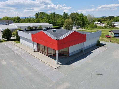/international/us/108-community-drive-derby-vt-110099979697/