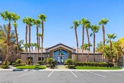 /international/us/8985-s-durango-drive-las-vegas-nv-110119796033/