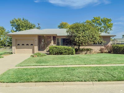 /international/us/412-s-d-street-herington-ks-110102687396/