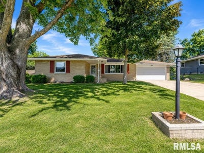 /international/us/1510-glendale-drive-pekin-il-110108378308/