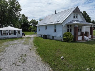 /international/us/215-217-doerr-street-perryville-mo-110108349617/