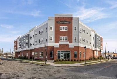 /international/us/227-4th-avenue-bay-shore-ny-110103436858/