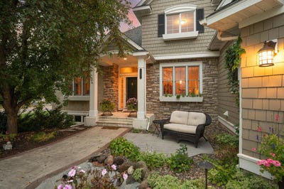 /international/us/7757-7th-street-n-oakdale-mn-110120611217/
