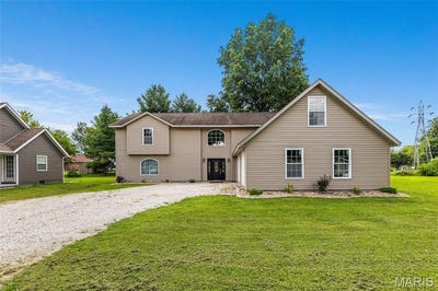 /international/us/1002-e-mill-street-staunton-il-110100947753/