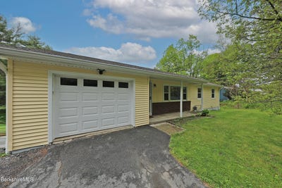 /international/us/870-east-st-lenox-ma-110108069743/