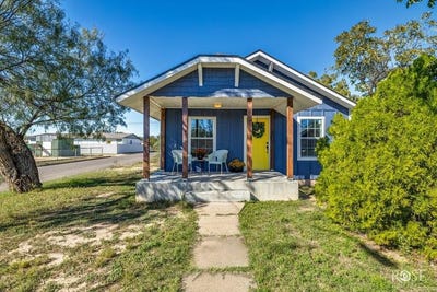/international/us/38-w-13th-street-san-angelo-tx-110120154054/