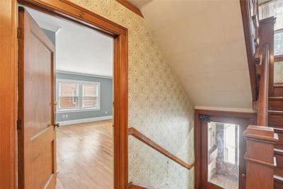 /international/us/3932-university-avenue-des-moines-ia-110105036784/