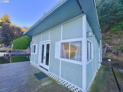 /international/us/515-n-tenmile-lakeside-or-110105637270/