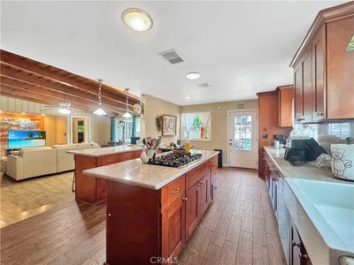/international/us/7736-sugar-drive-huntington-beach-ca-110097575922/
