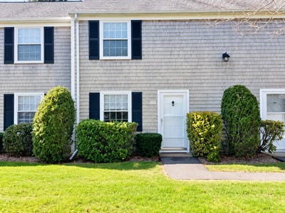 /international/us/135-w-main-street-hyannis-ma-110120635582/