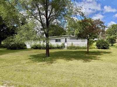 /international/us/5172-locust-lane-thomson-il-110108903136/