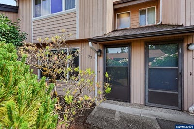 /international/us/223-mcnary-heights-dr-n-keizer-or-110108206495/