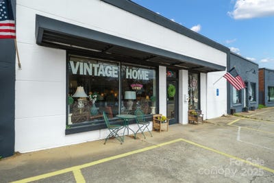 /international/us/820-w-warren-street-shelby-nc-110100751700/