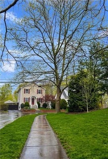 /international/us/215-bourne-avenue-east-providence-ri-110106698919/