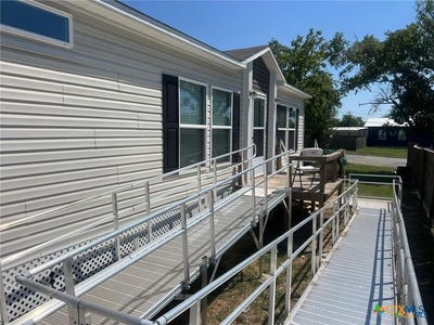 /international/us/302-antioch-street-yoakum-tx-110120498849/