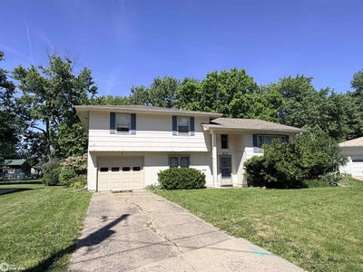 /international/us/1006-sunny-lane-fairfield-ia-110108058788/