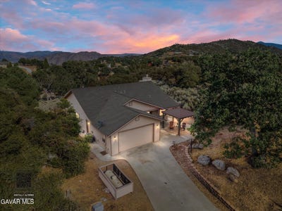 /international/us/24650-sandpiper-court-tehachapi-ca-110109775415/