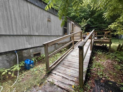 /international/us/220-mountain-spring-rd-bryson-city-nc-110108296216/
