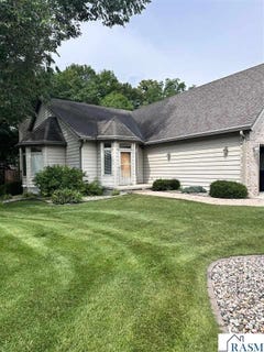 /international/us/1511-pleasant-view-drive-north-mankato-mn-110109185988/