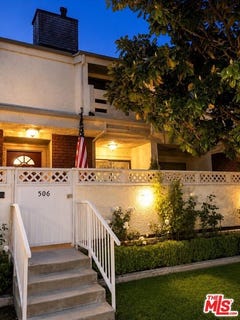 /international/us/19451-sherman-way-reseda-ca-110108888691/