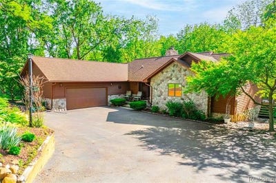 /international/us/2555-marion-acres-street-commerce-twp-mi-110108588868/