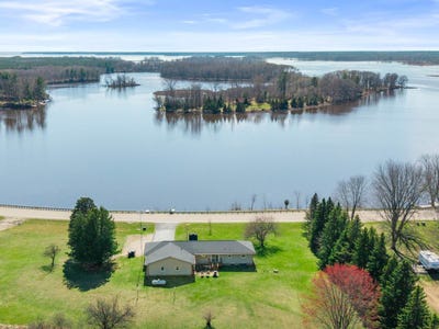 /international/us/114-county-rd-z-nekoosa-wi-110107386842/