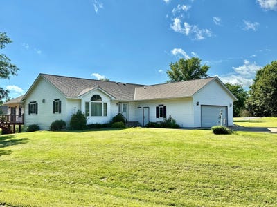 /international/us/115-burr-oak-road-redwood-falls-mn-110101865840/
