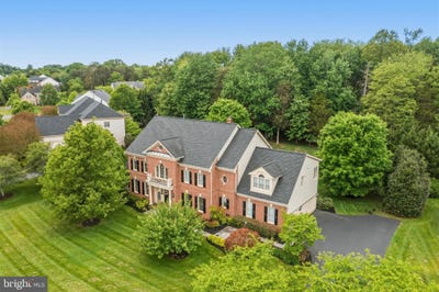 /international/us/5528-roan-chapel-drive-haymarket-va-110107989581/