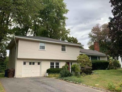 /international/us/79-devon-road-delmar-ny-110108711911/