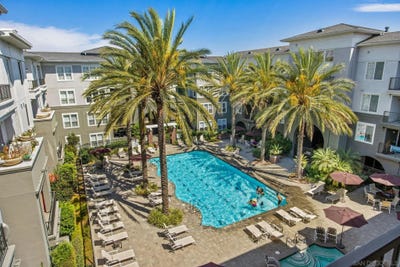/international/us/1801-e-katella-ave-anaheim-ca-110109869209/