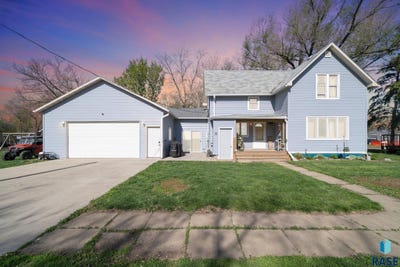 /international/us/111-s-walnut-ave-bridgewater-sd-110107856557/