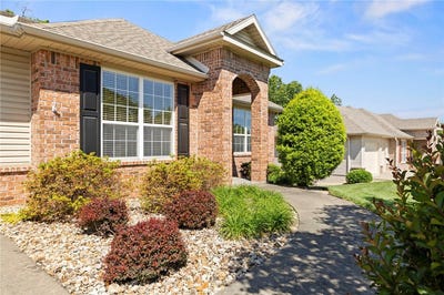 /international/us/63-highland-parkway-bella-vista-ar-110107761678/